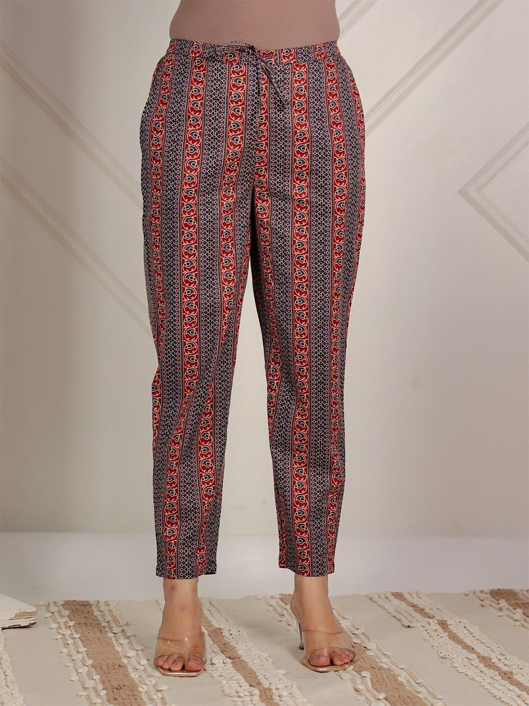 Aramya Women Cotton Ethnic Motifs Printed Straight Fit Trousers