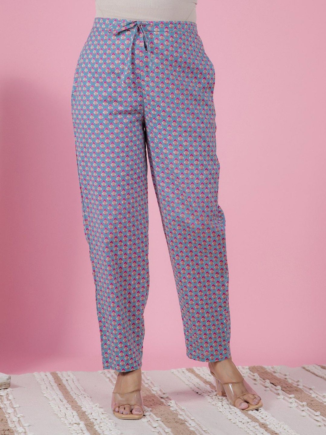 Aramya Women Butti Straight Fit Mid Rise Trouser