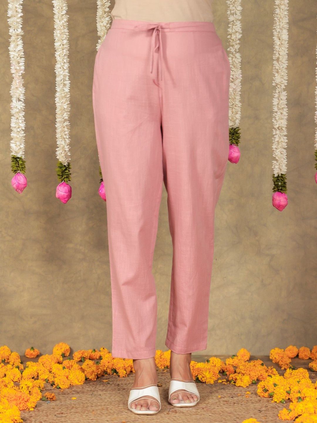 Aramya Women Straight-Fit Regular Trousers