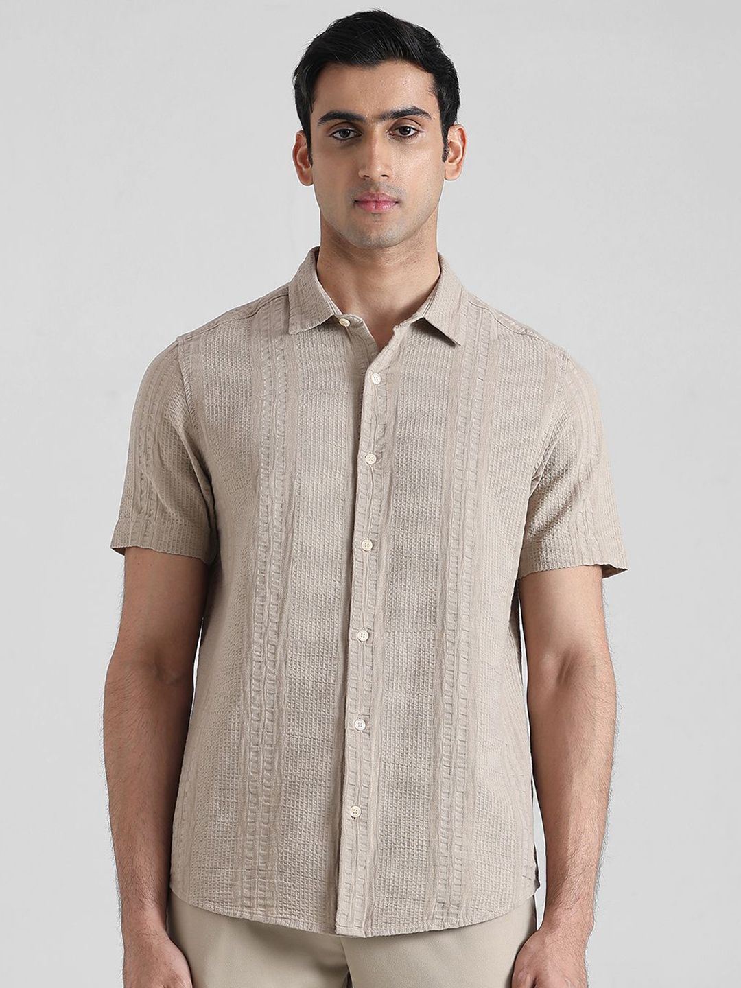 Mufti Mufti Men Textured Spread Collar Cotton Casual Shirt