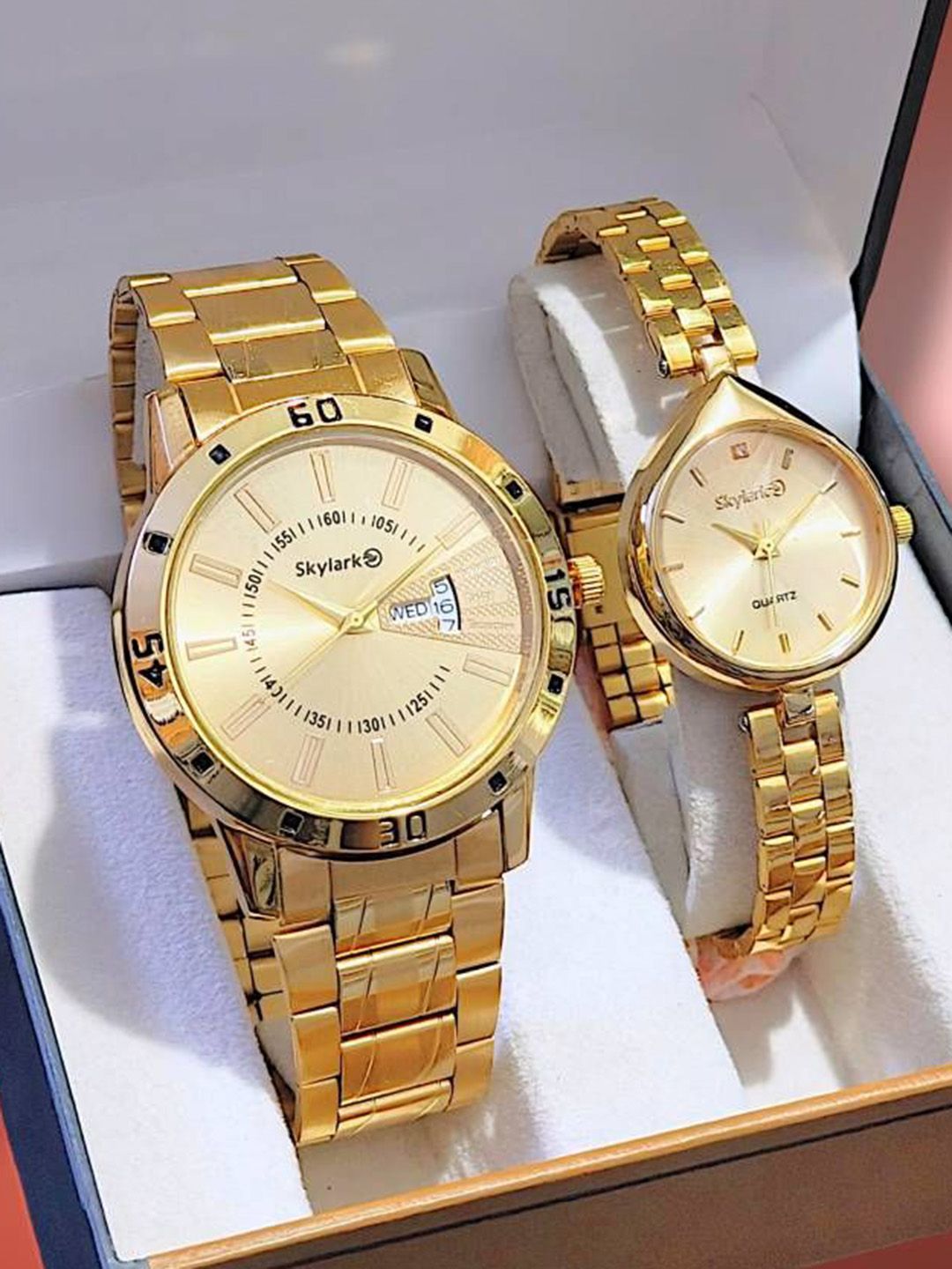 Skylark Unisex Dial & Stainless Steel Bracelet Style Straps Analogue Multi Function Watch