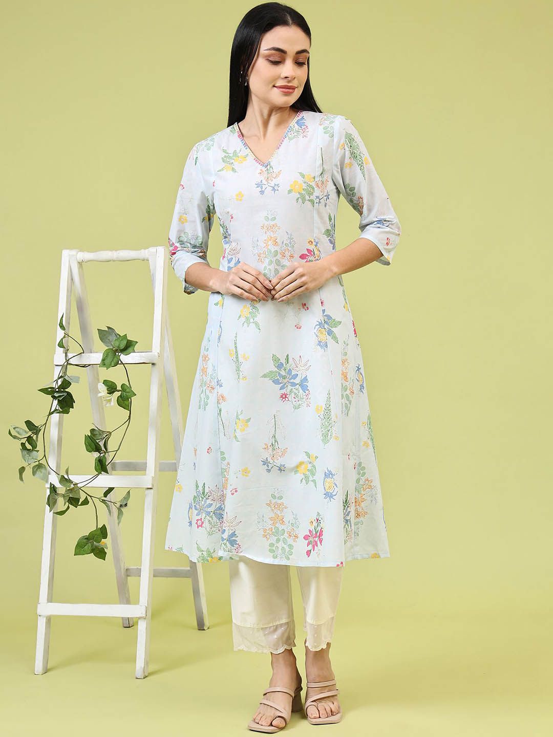 Women Floral Printed Kurta W Women Floral Printed Sequinned Kurta