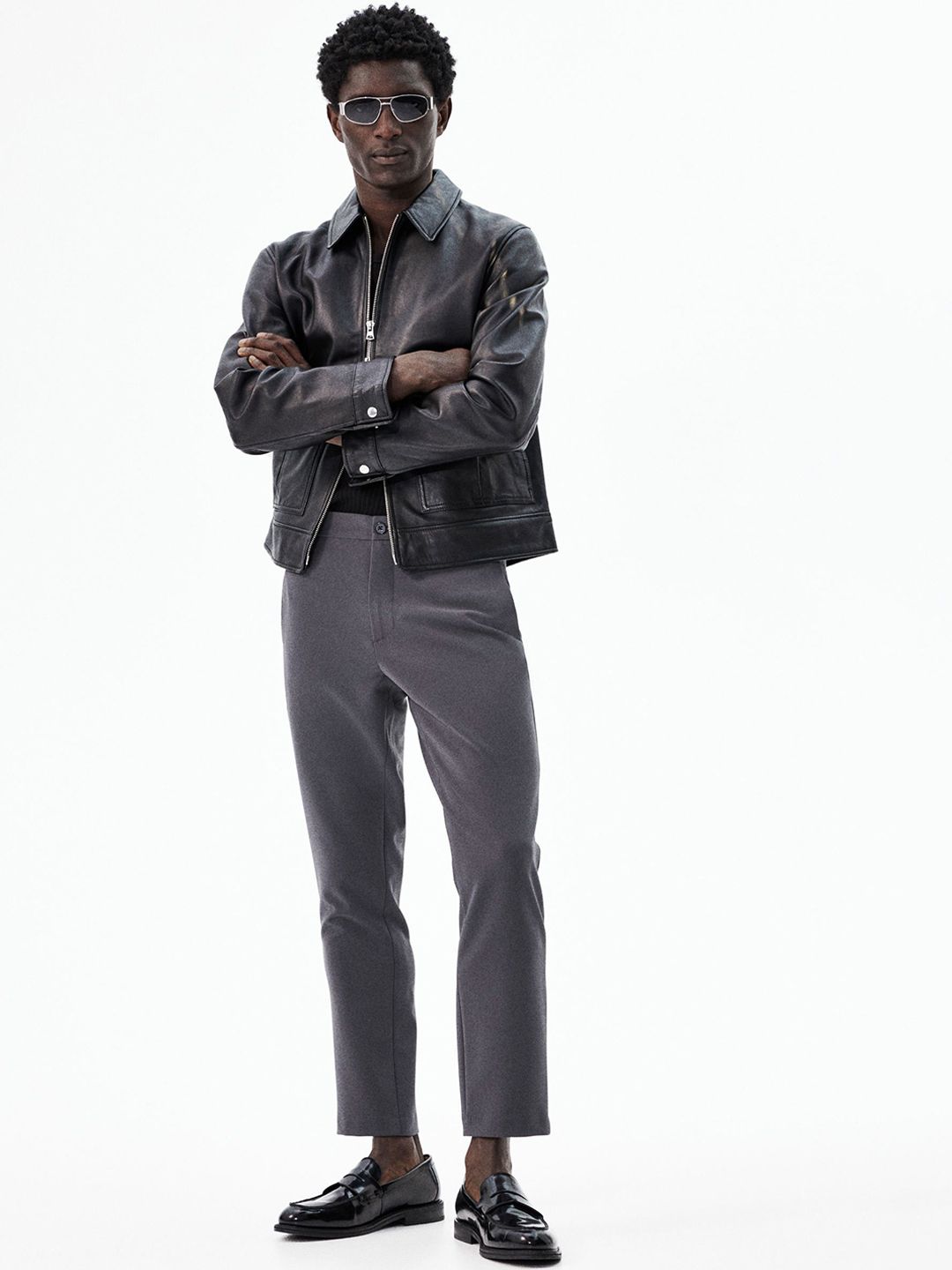 H&M Slim Fit Cropped Trousers deal from myntra