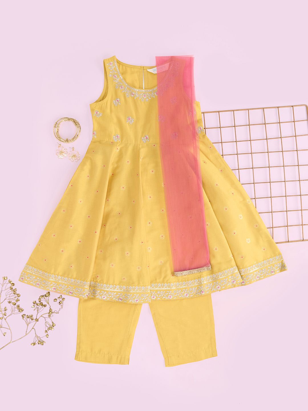 AKKRITI BY PANTALOONS Girls Floral Embroidered Panelled Kurta with Trousers & With Dupatta