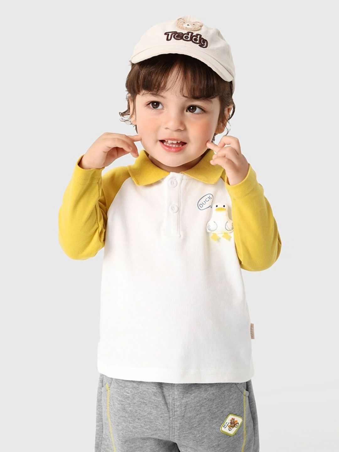 LULU & SKY Girls V-Neck Extended Sleeves Applique T-shirt
