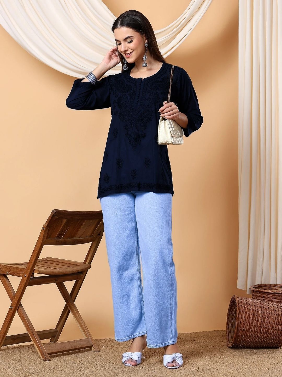 Poshak Chikan Studio Floral Embroidered Chikankari Pure Cotton Chikankari Kurti