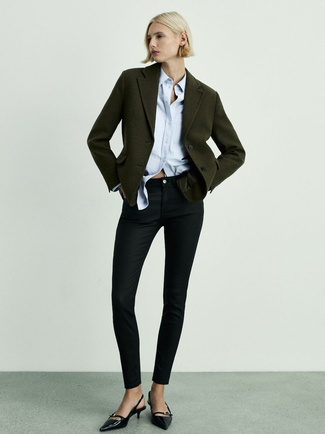 Solid Low-Rise Skinny Fit Jeans