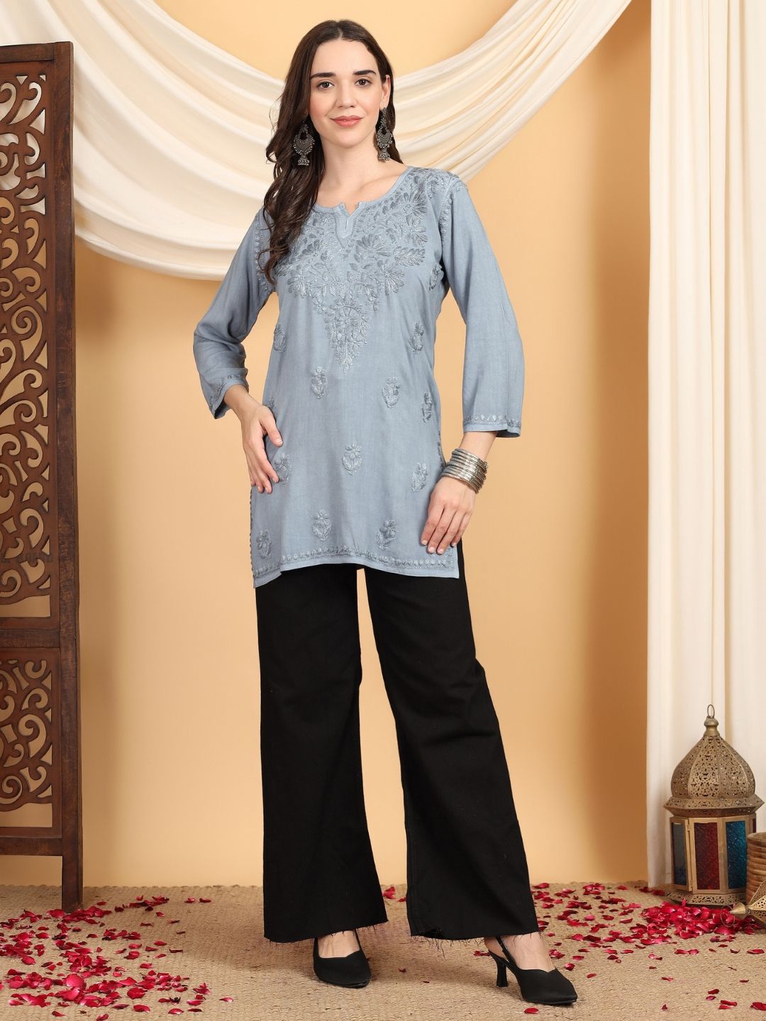 Poshak Chikan Studio Floral Embroidered Chikankari Kurti