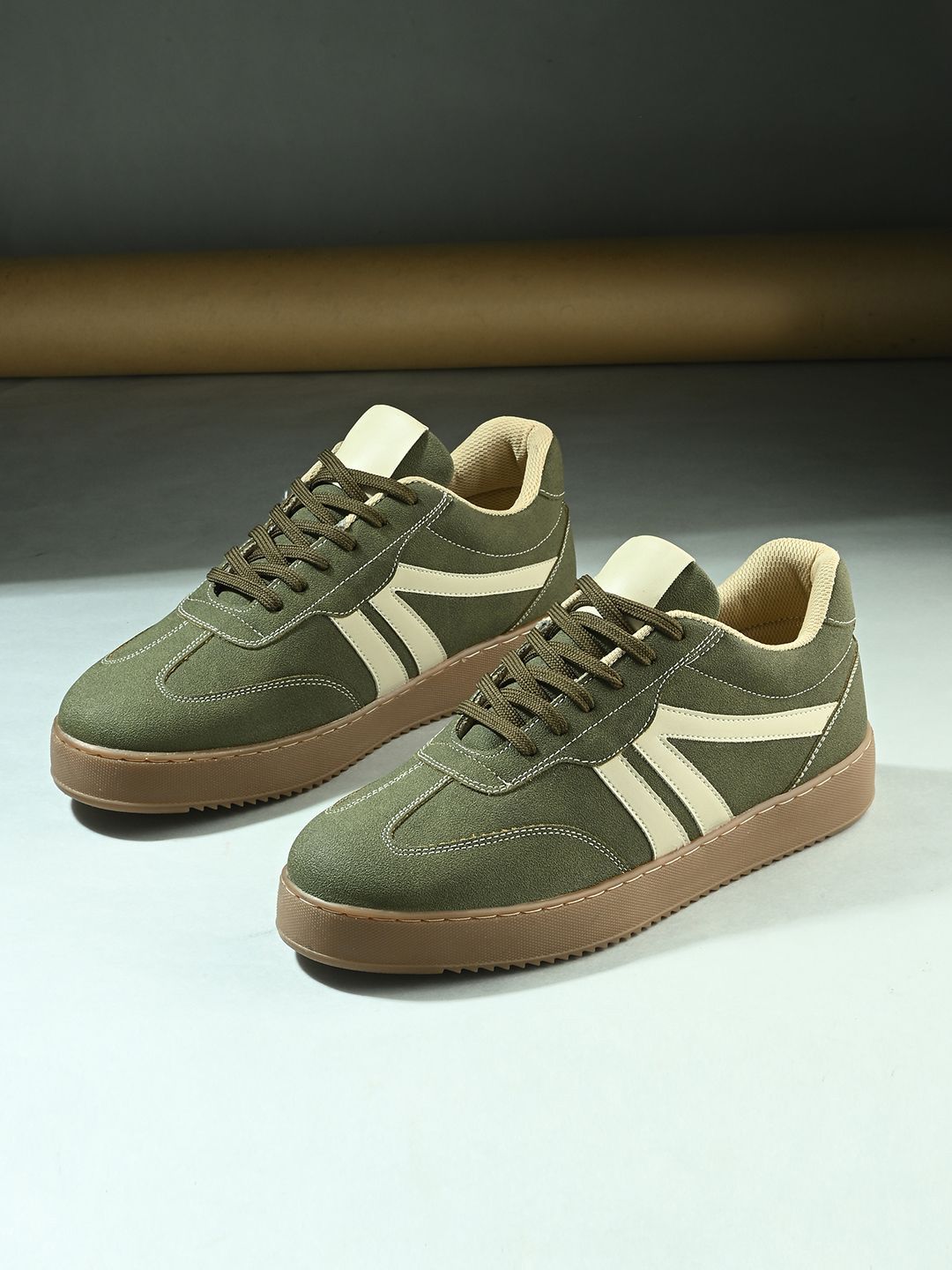 The Roadster Lifestyle Co Men Casual Sneakers