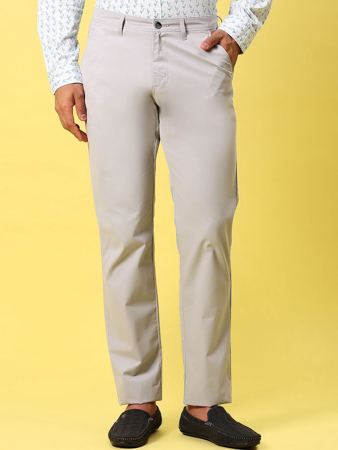 V-Mart Men Textured Self Design Mid-Rise Cotton Chinos