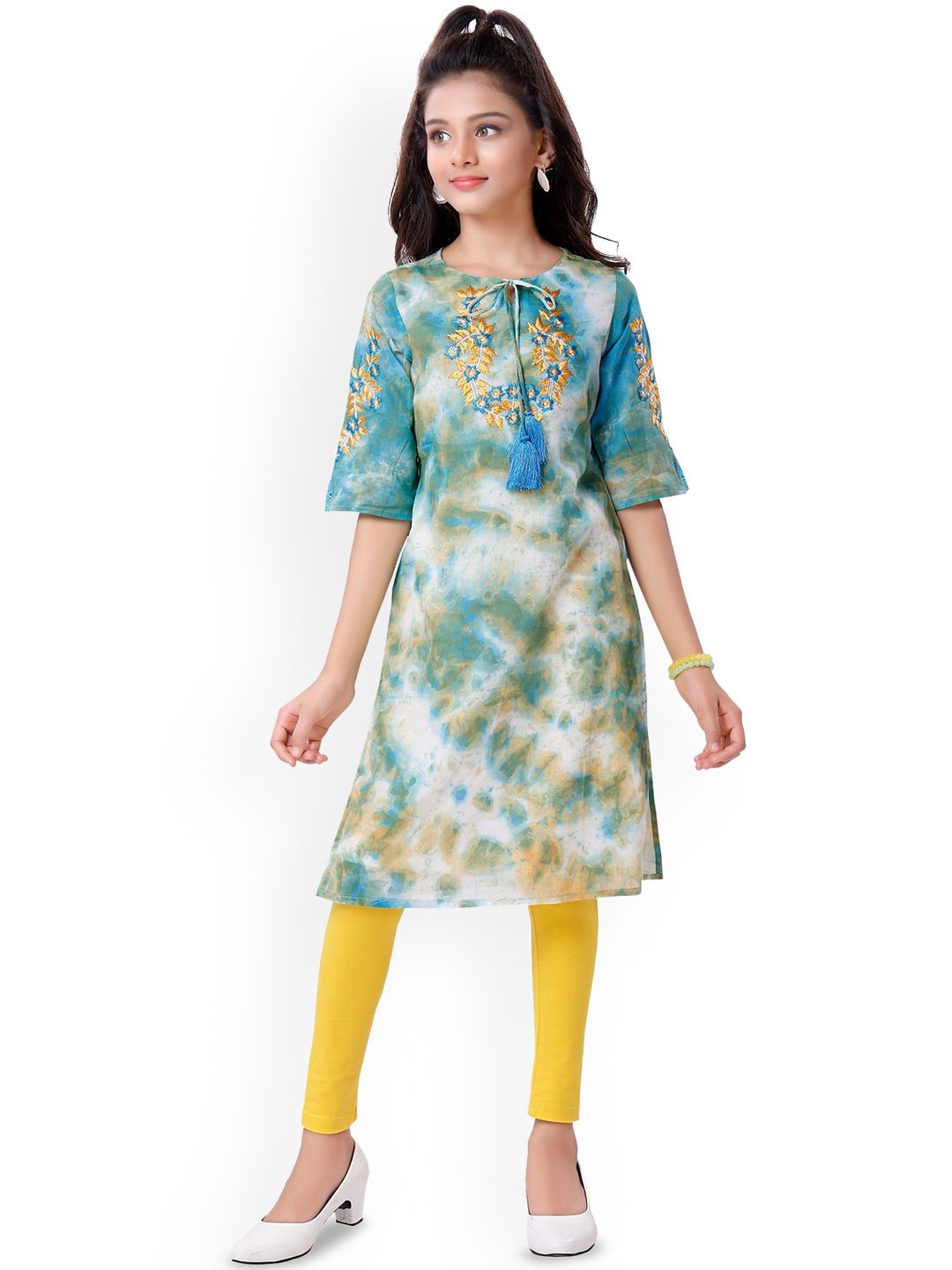 MASTARANG Girls Floral Embroidered Regular Pure Cotton Kurti With Leggings