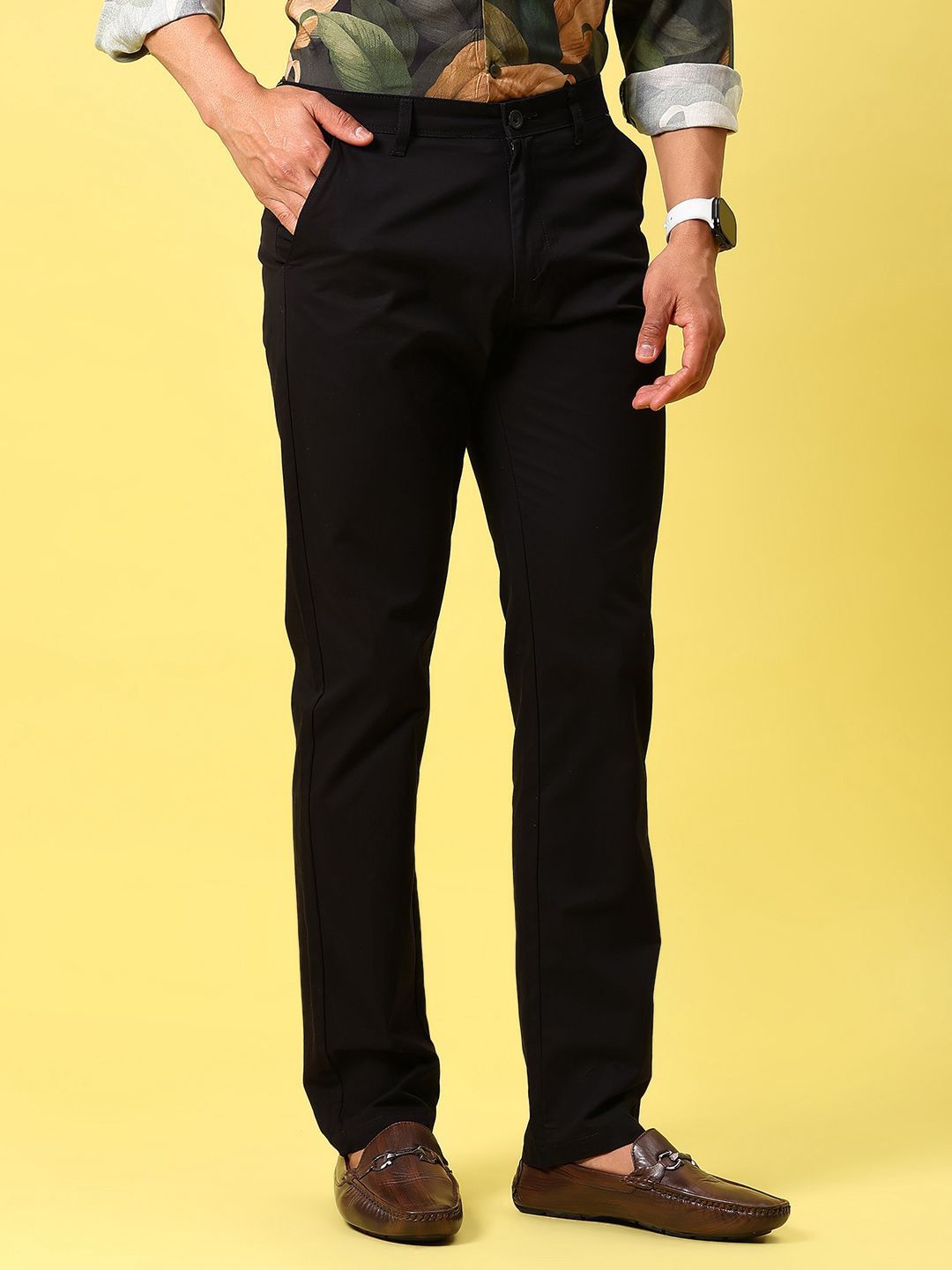 V-Mart Men Solid Mid-Rise Twill Chinos Trousers