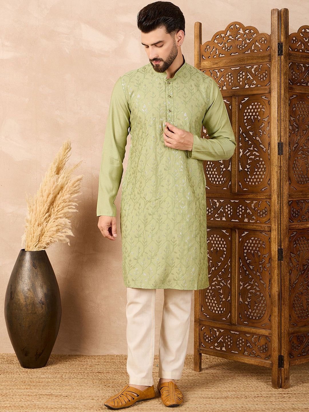 House of Pataudi Men Embroidered Sequinned Mandarin Collar Straight Kurta