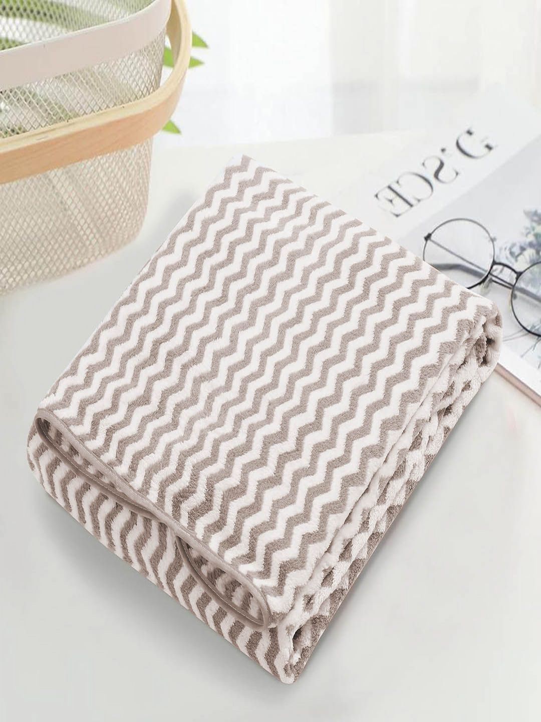 Black gold Microfiber Grey Chevron 400GSM Super Soft Adult Regular Bath Towel-59x30In