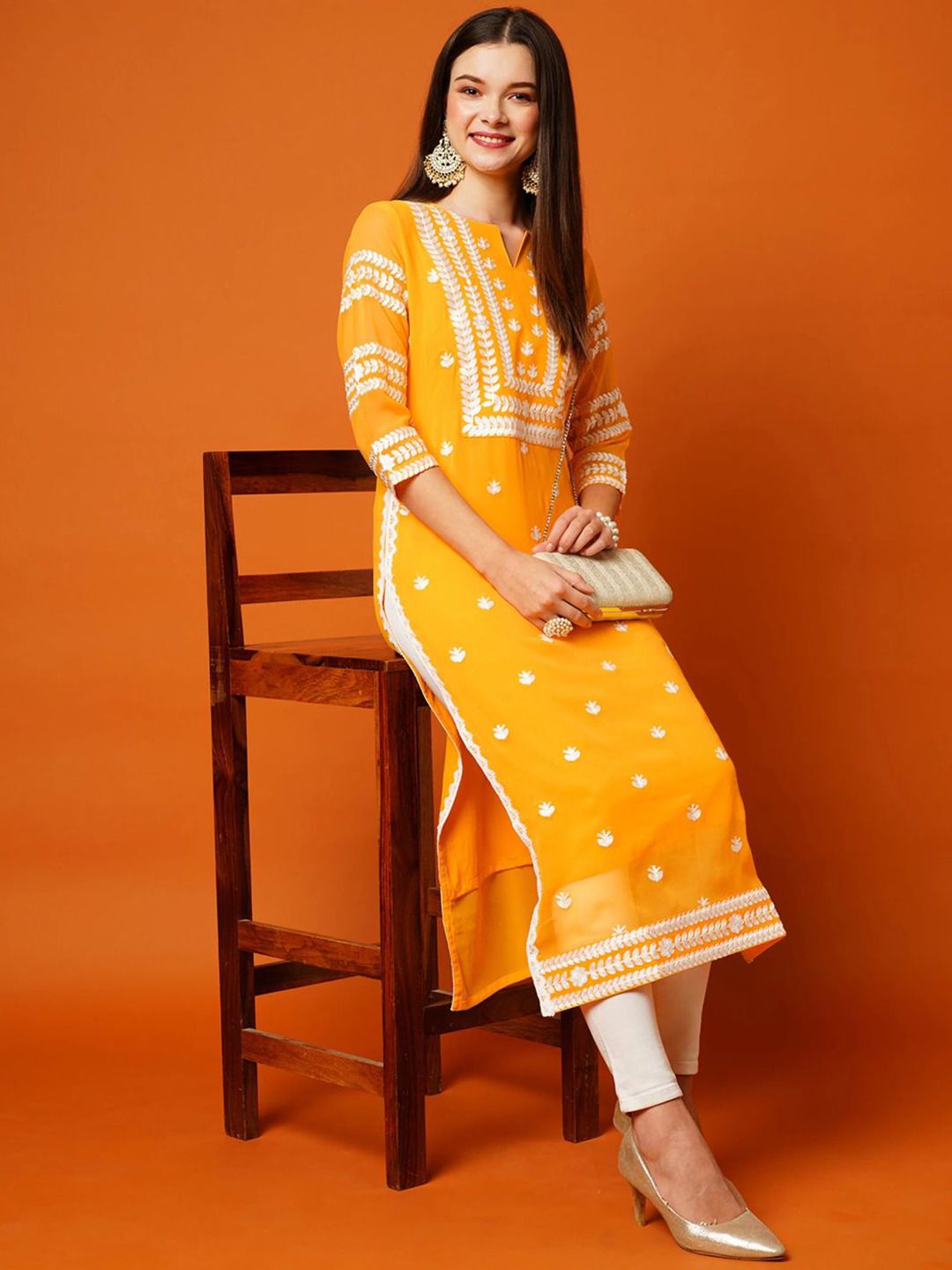 Anushansa Women Floral Embroidered Thread Work Kurta
