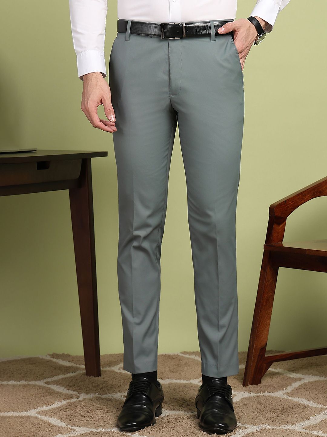 encore by INVICTUS Men Solid Slim Fit Formal Trousers