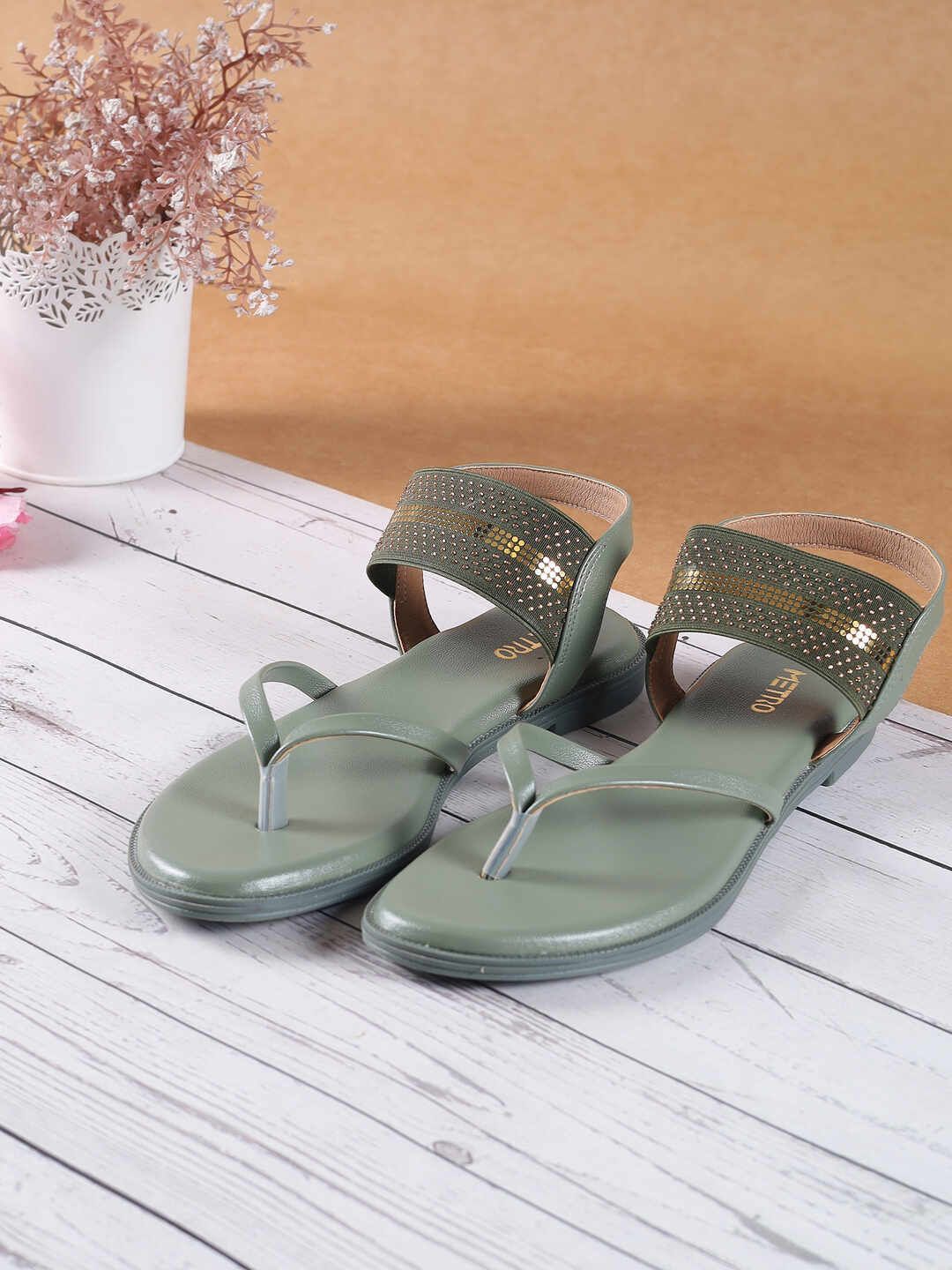 Metro Women Solid T-Strap Flats