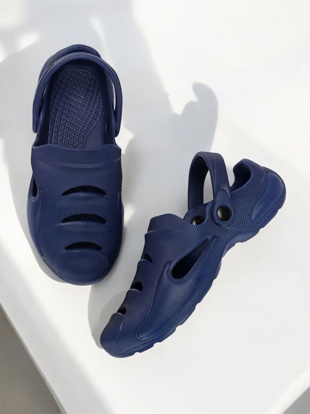 The Roadster Lifestyle Co Men Big Fox Desert Storm Light Weight Clogs