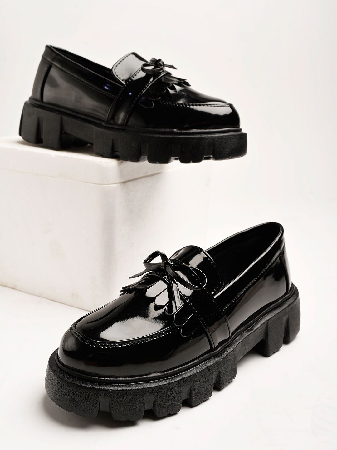 Stylestry Women Solid Regular Loafers