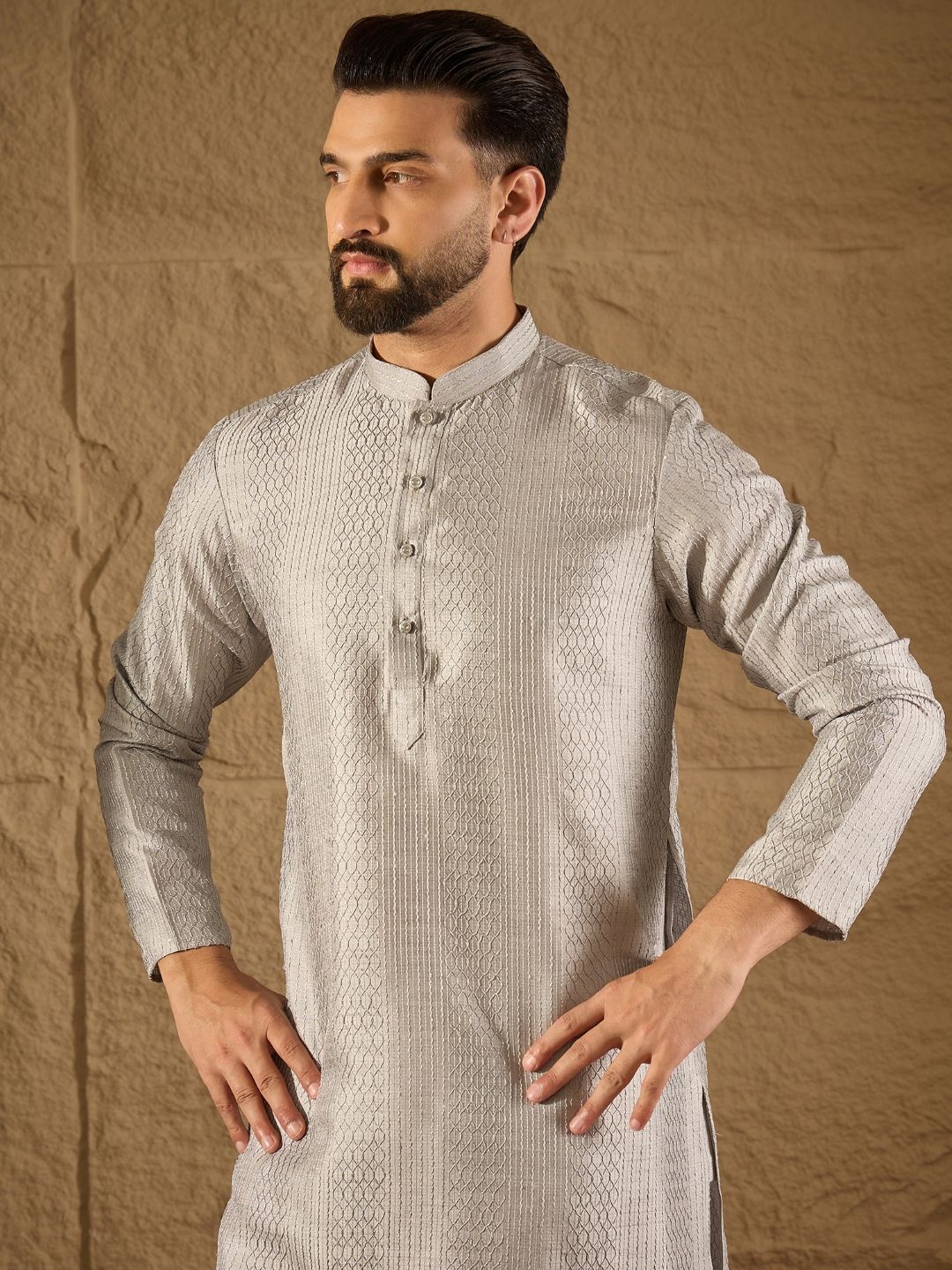 Ethnic Bay Geometric Embroidered Mandarin Collar Kurta