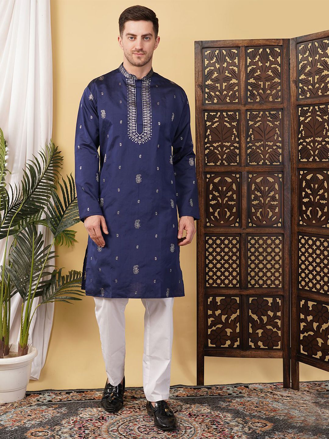 ADHIRAJAN Paisley Woven Design Mandarin Collar Silk Kurta