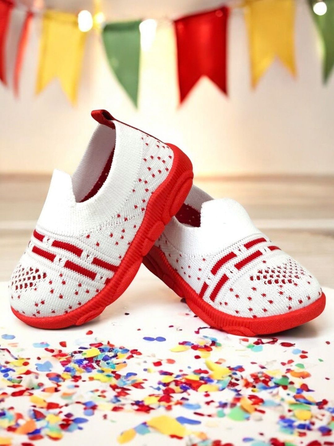COOLZ  Kids Perforations Round Toe Sneakers