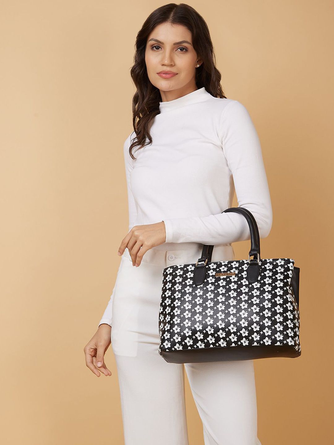 Caprese Caprese Woman Harvey Satchel Bag