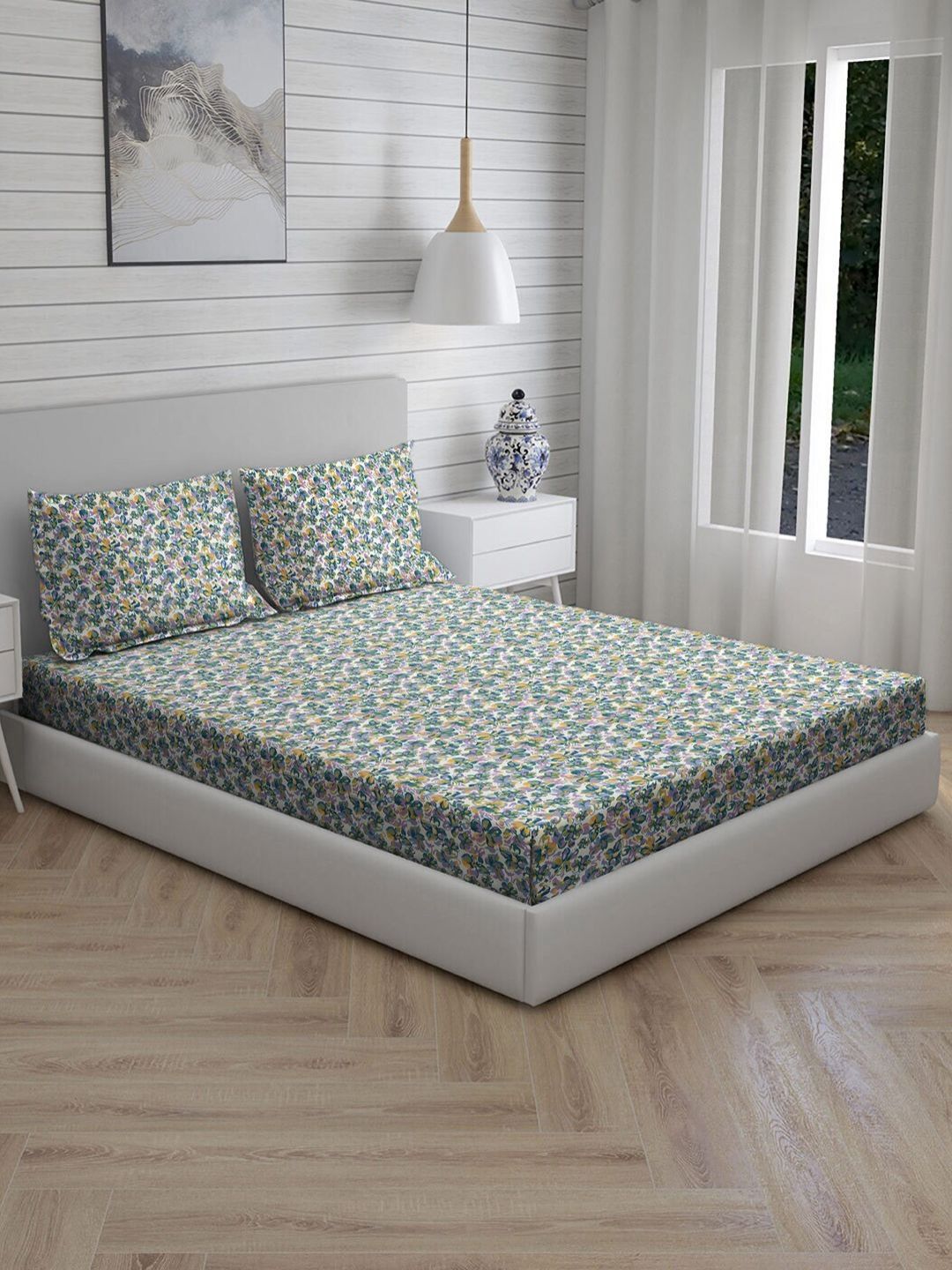 Living scapes by Pantaloons White Floral Cotton 210 TC Queen Fine Bedsheet with 2 Pillow Covers-59 x 87 inches