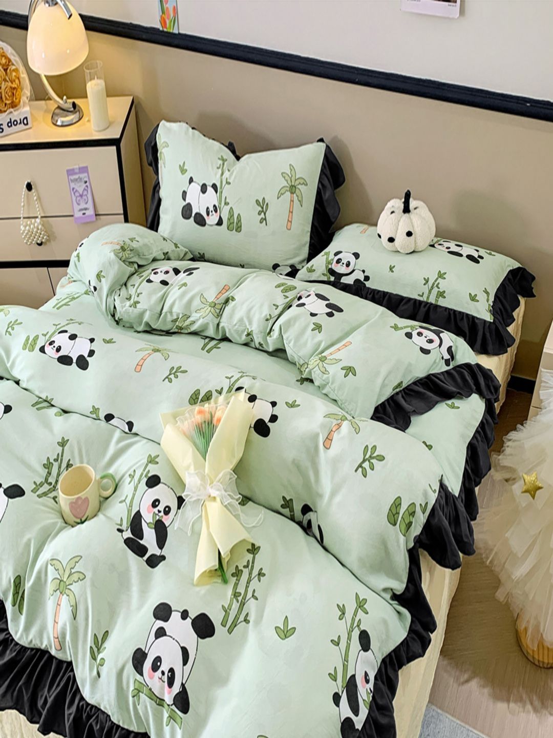 JC HOME Yellow & Green Cartoon Characters Polycotton 3 Piece Double King Regular Bedding Set
