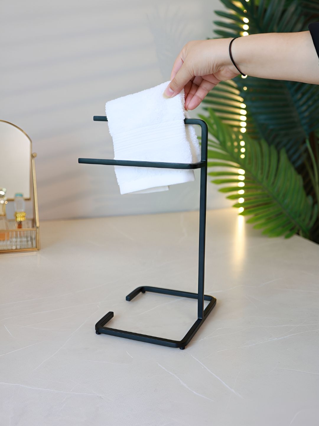 Cinch Home Black Modern Towel Stand