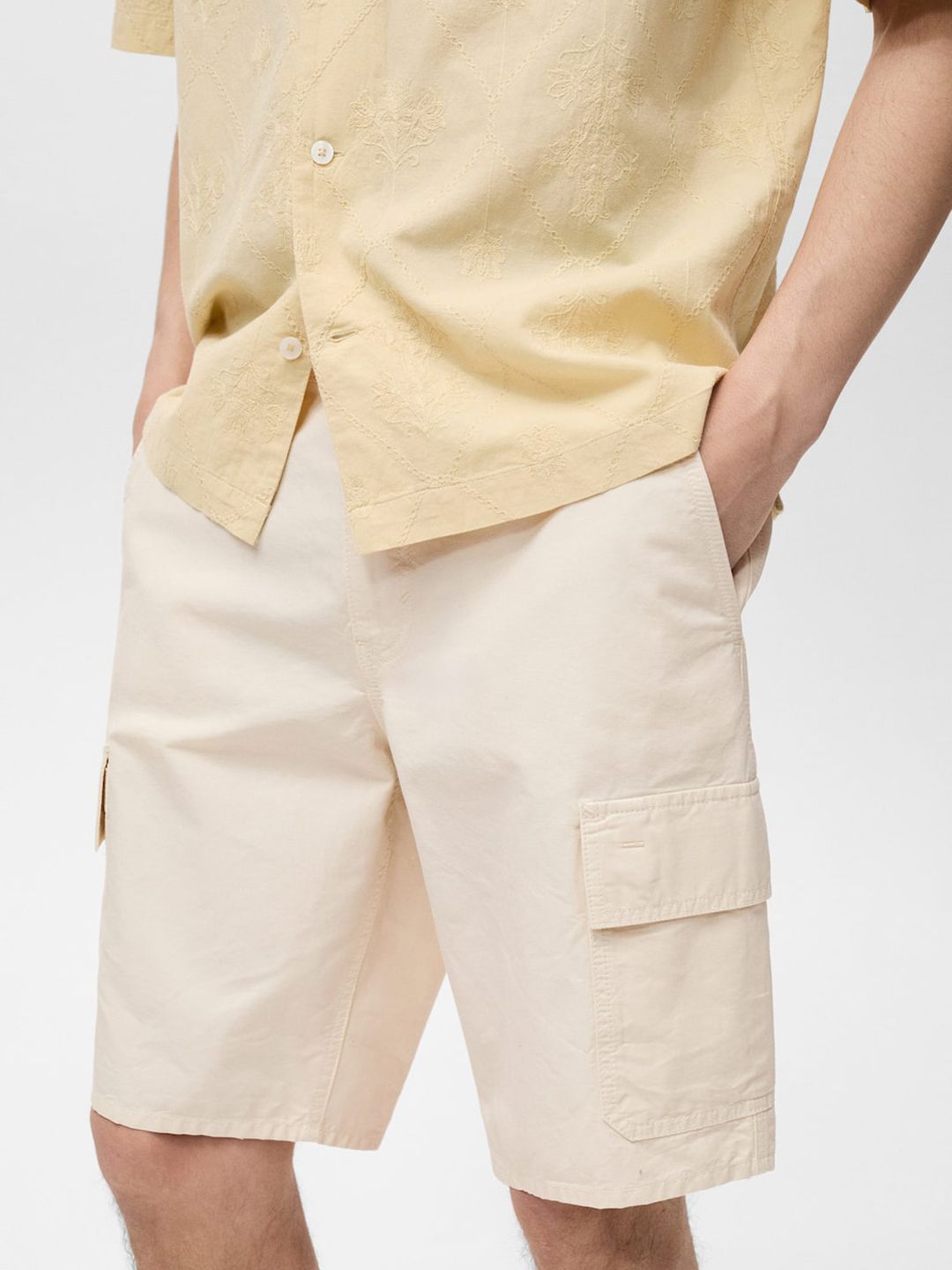 MANGO MAN Solid Cargo Shorts