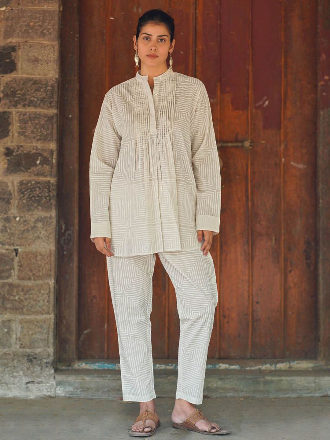 Chidiyaa Women Cotton Safed Lambs Whim Ivory Block Printed Top