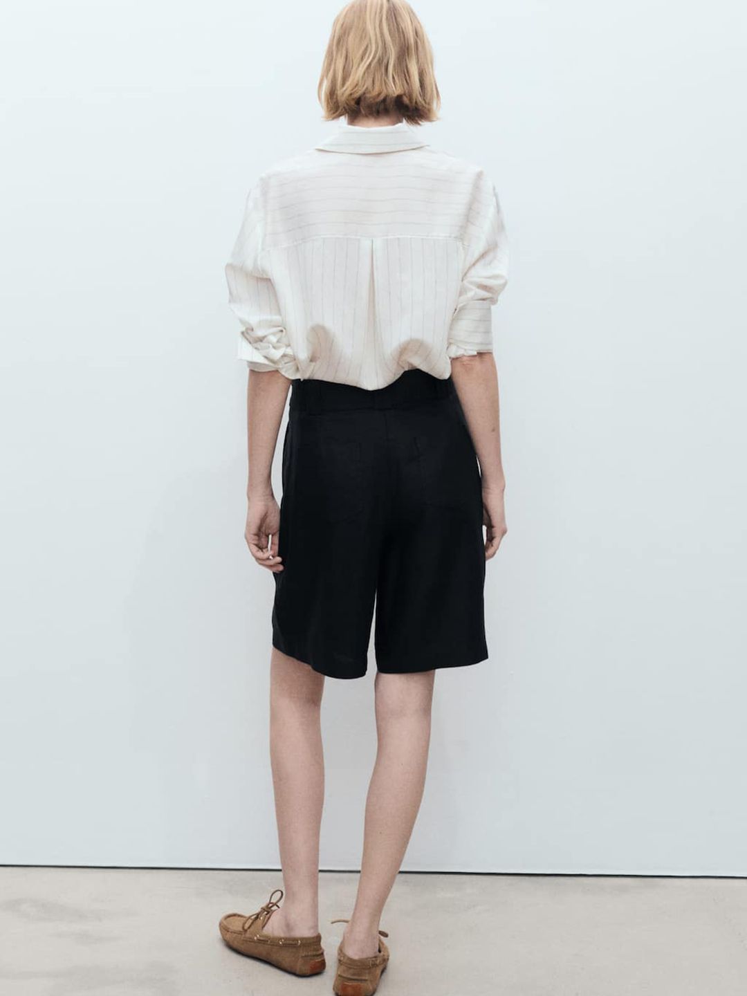 Pleated Mid-Rise Pure Linen Relaxed Fit Bermuda Shorts with Belt