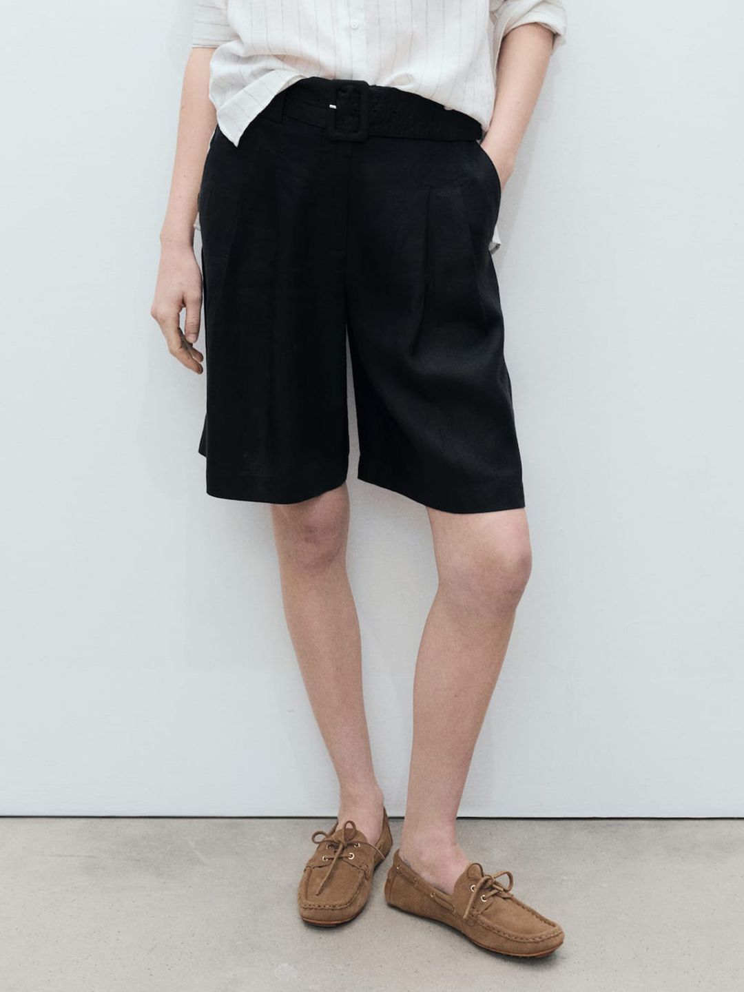 Pleated Mid-Rise Pure Linen Relaxed Fit Bermuda Shorts with Belt