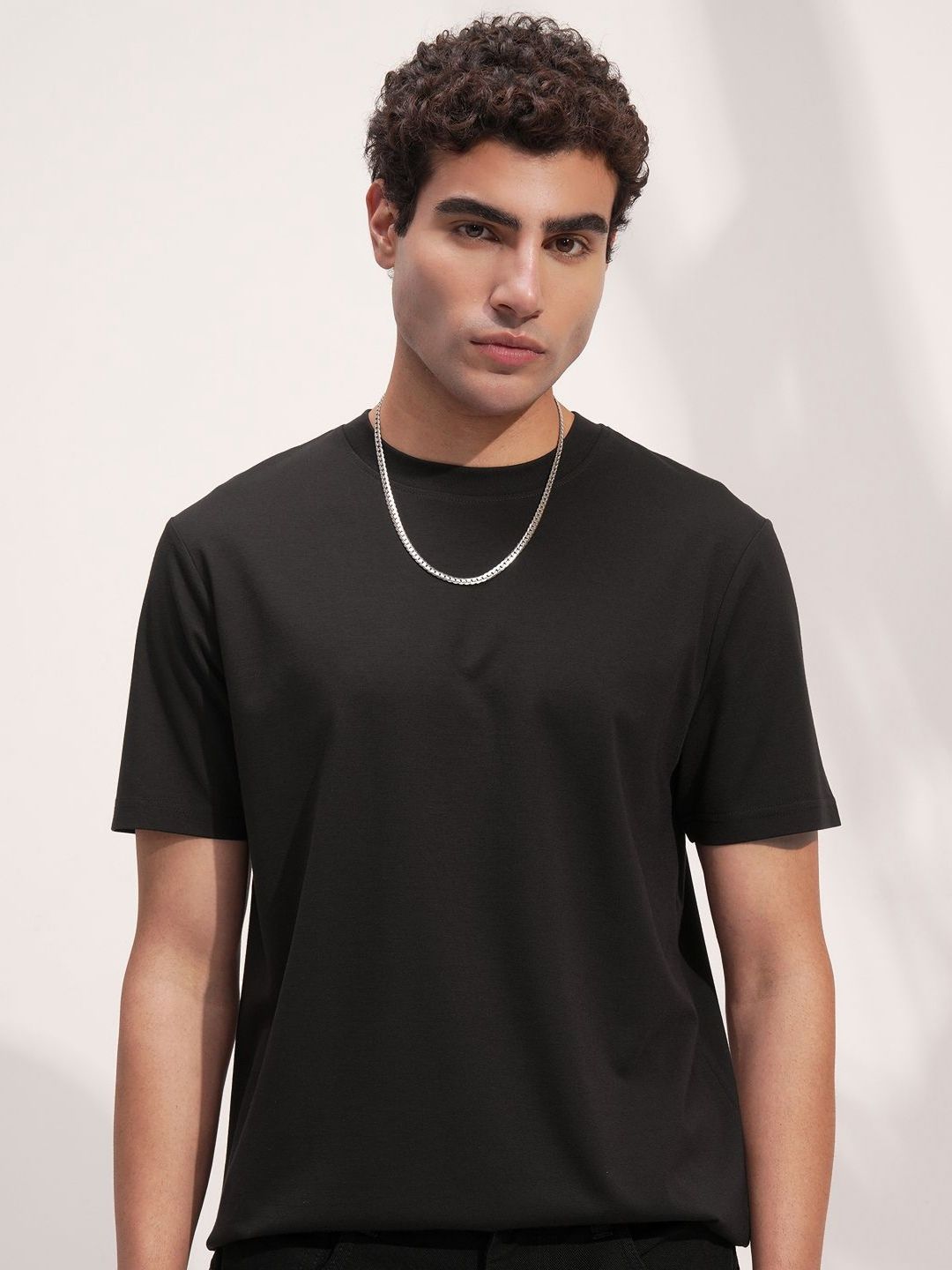 HIGHLANDER Men Solid Drop-Shoulder Sleeves T-shirt