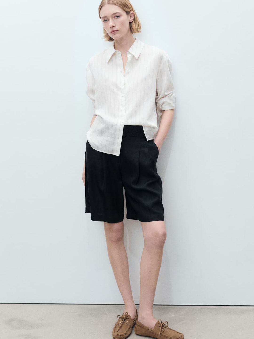 Pleated Mid-Rise Pure Linen Relaxed Fit Bermuda Shorts with Belt