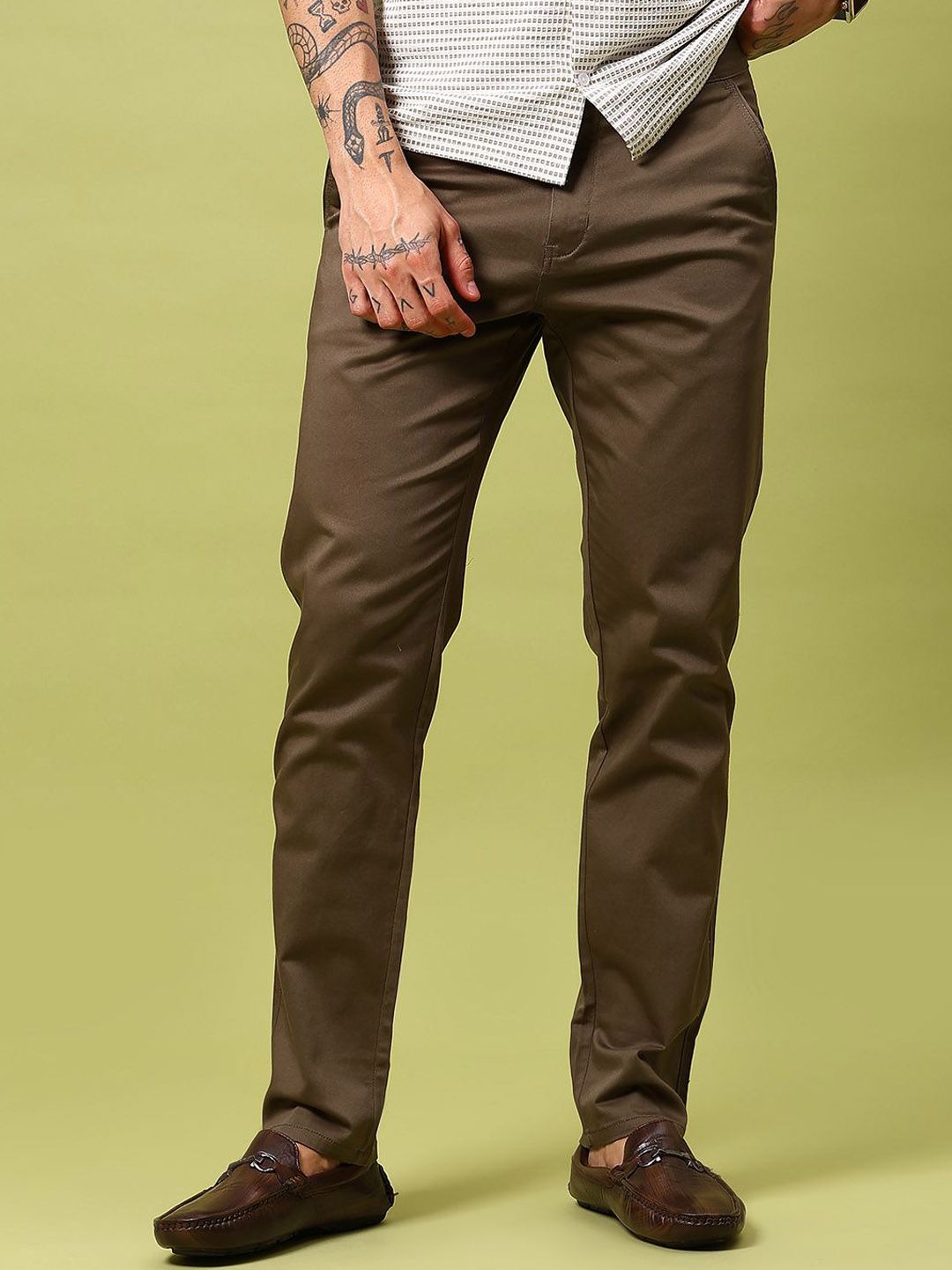 V-Mart Men Mid Rise Slim Fit Chinos