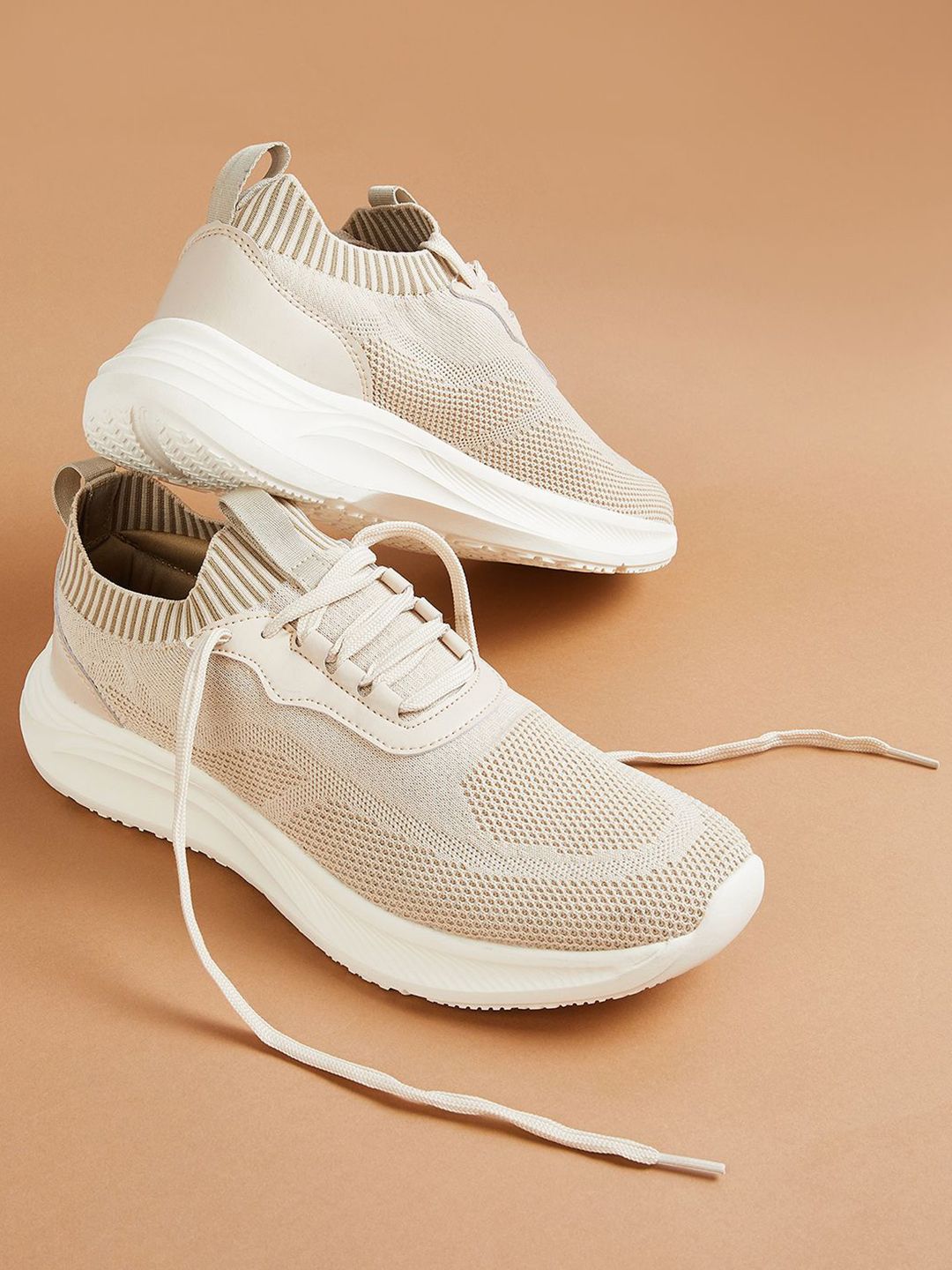 max Men Slip-On Lace Ups Detail Running Shoes