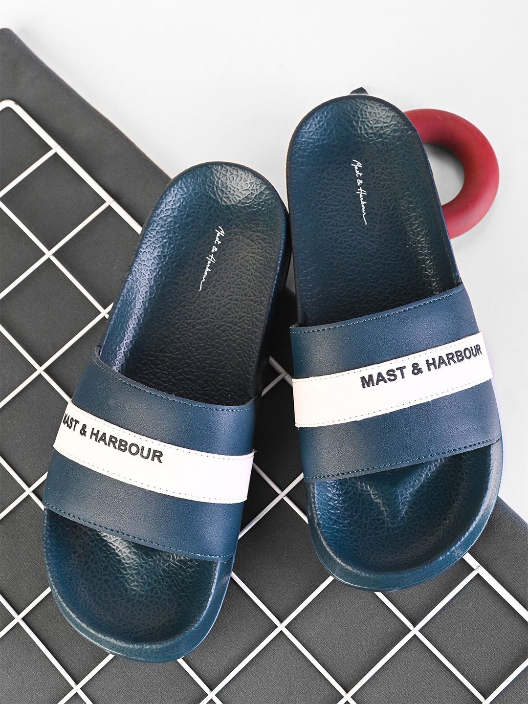 Mast & Harbour Men Colourblocked Sliders