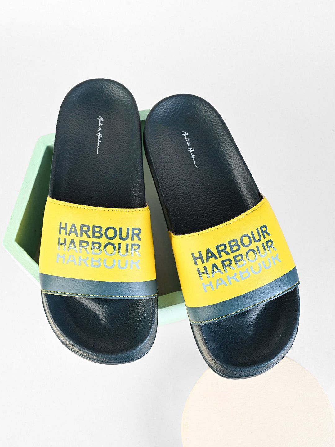 Mast & Harbour Men Printed Sliders