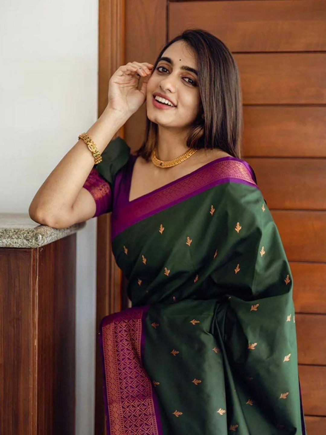 VILLE FASHION Woven Design Zari Art Silk Kanjeevaram Saree