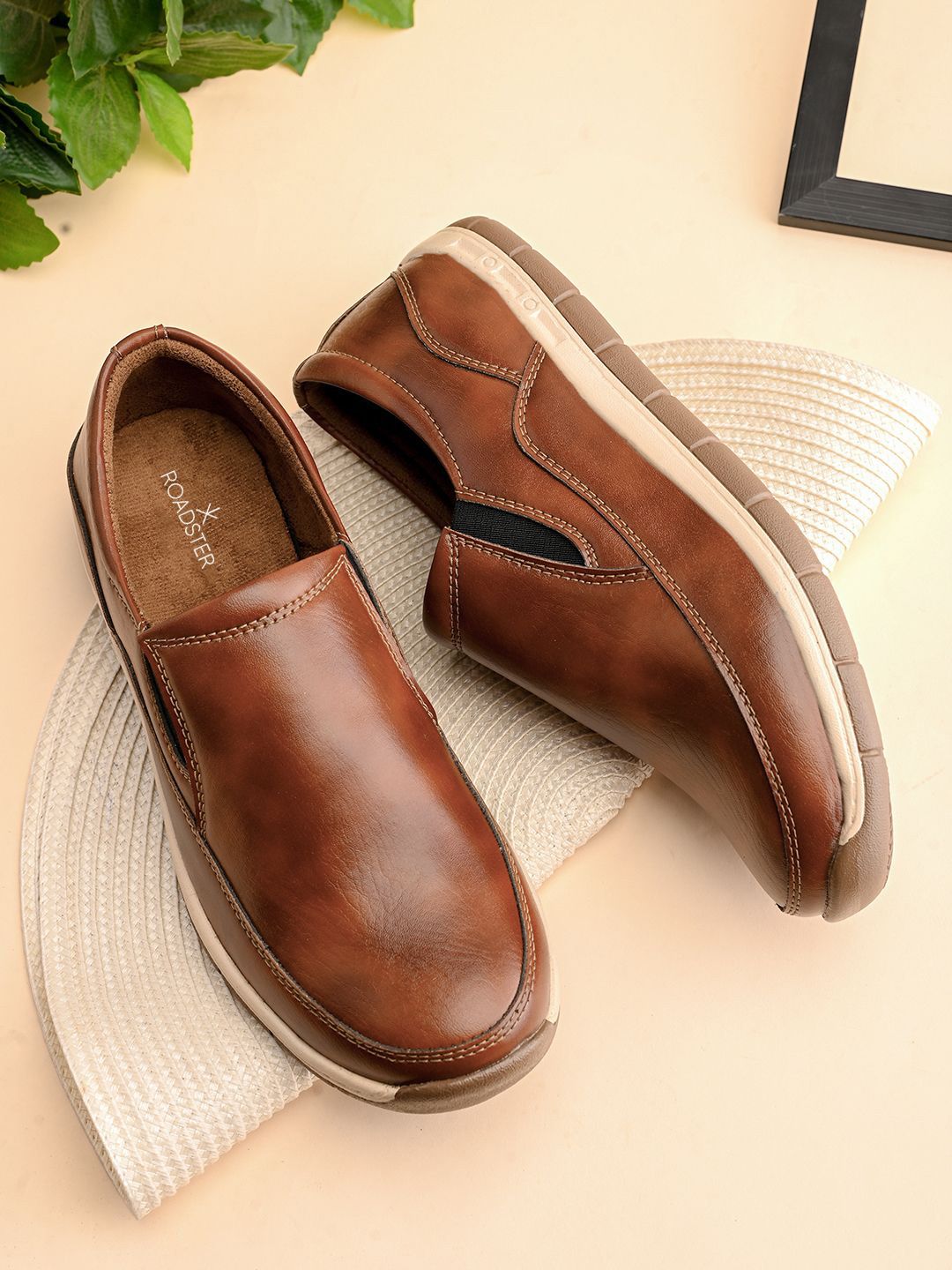 The Roadster Lifestyle Co. Men Solid Leather Everyday Slip-On Sneakers