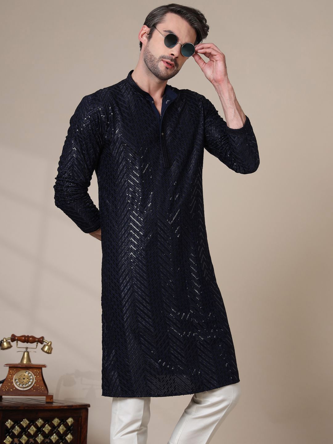 ADHIRAJAN Men Geometric Embroidered Cold-Shoulder Sleeves Chikankari Kurta