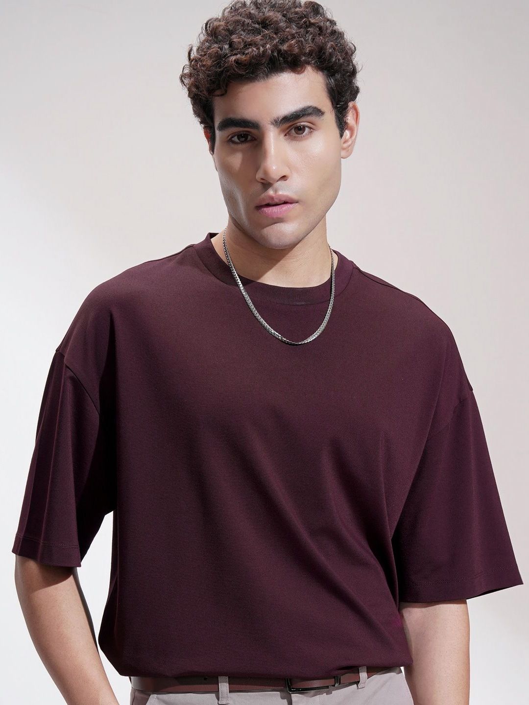 HIGHLANDER Men Solid Round Neck Oversized T-shirt