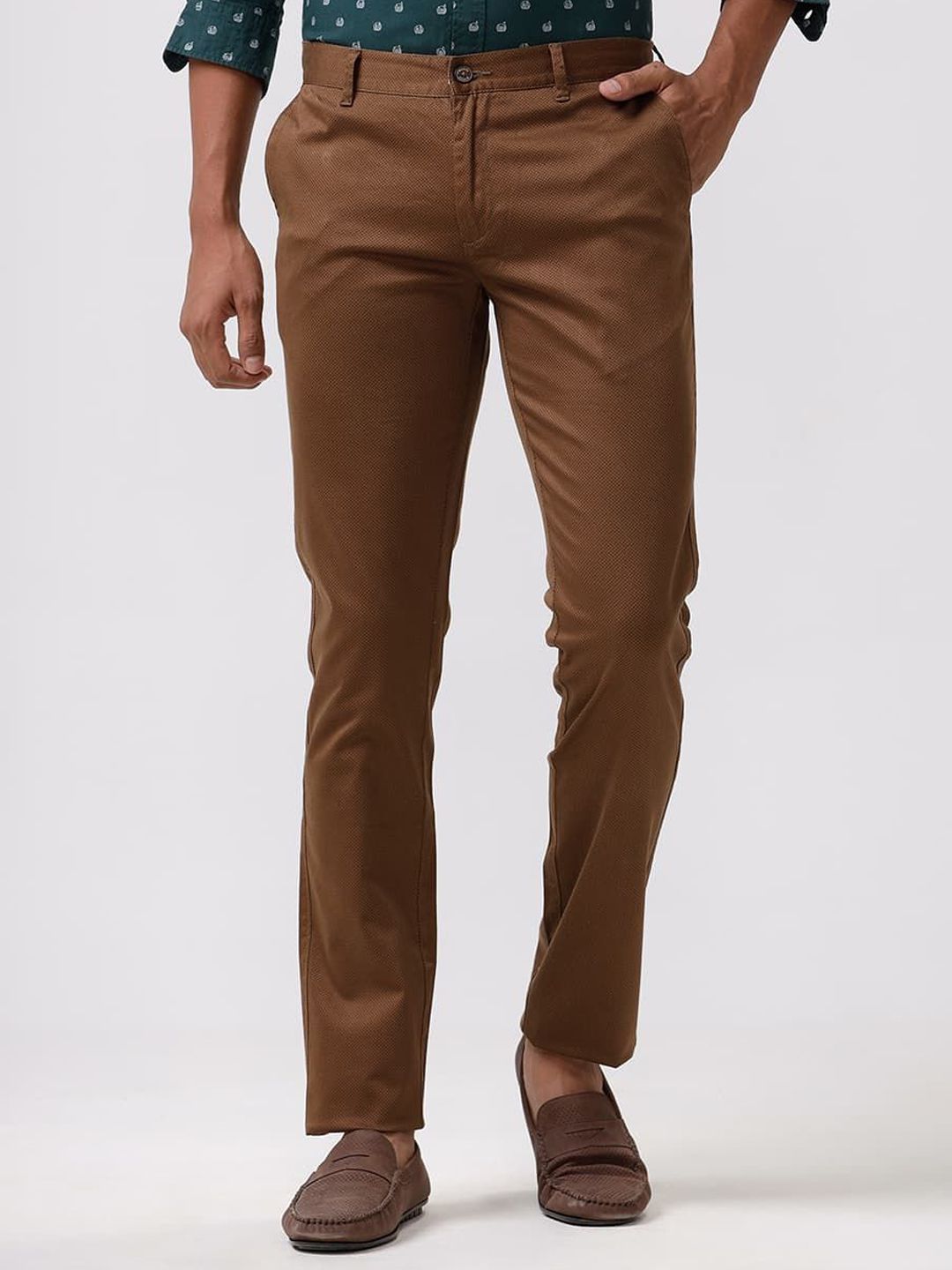 Basics Men Relaxed Straight Leg Tapered Fit Mid-Rise Cotton Trouser
