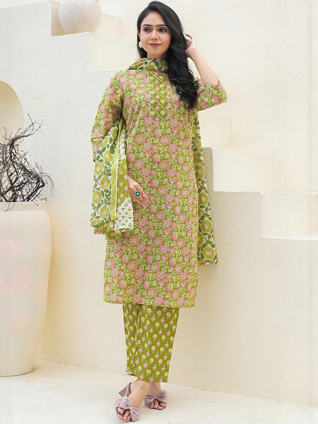 Peachmode Women Floral Printed Gotta Patti Pure Cotton Kurti with Trousers & With Dupatta