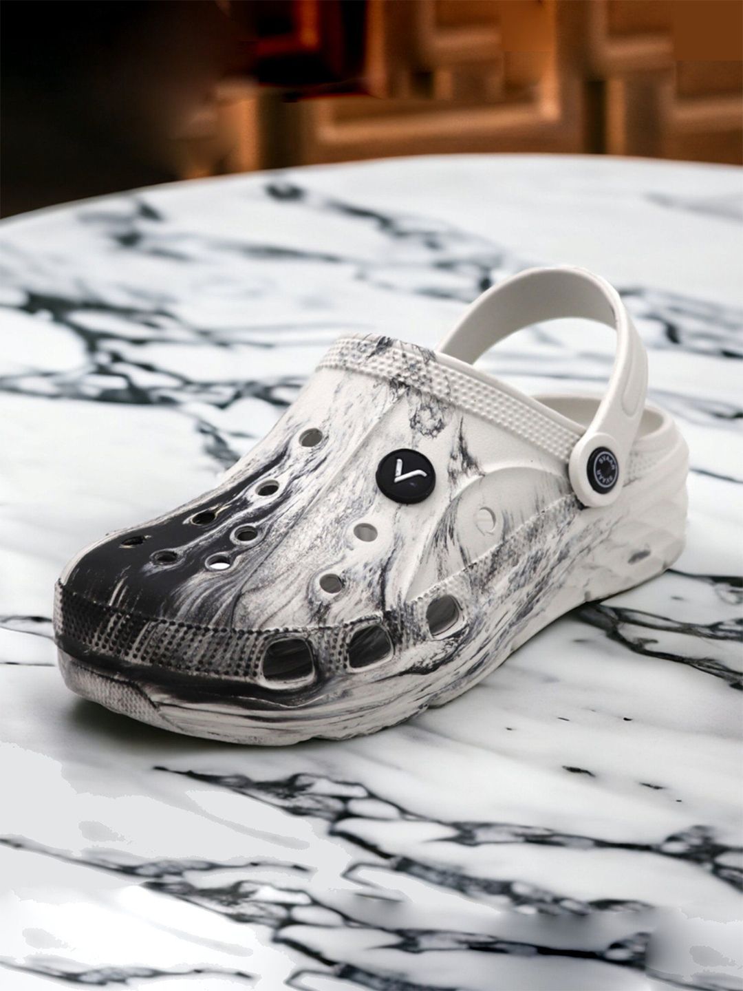 Svaar Men Printed Clogs Flip Flops