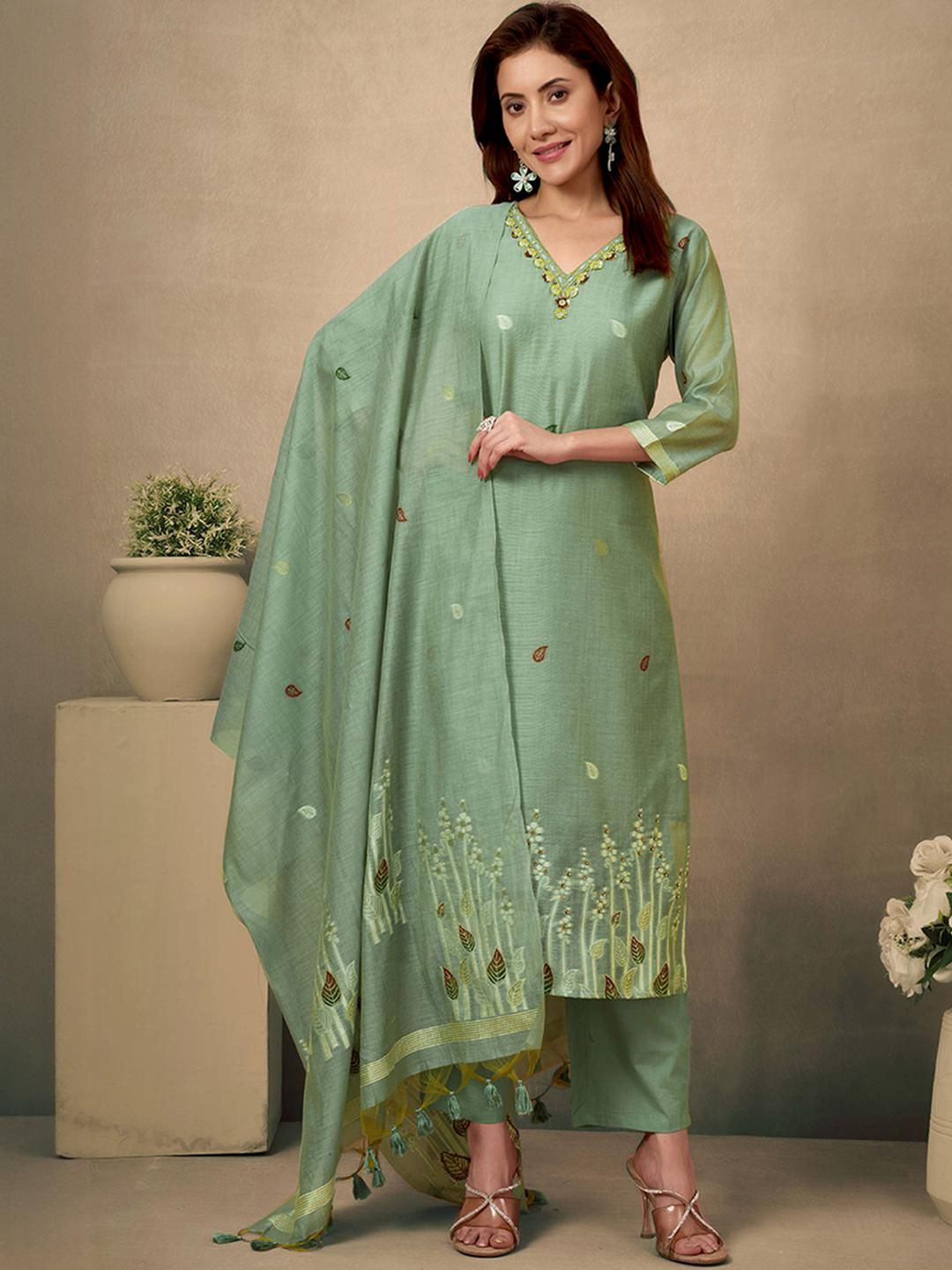 Women Floral Regular Beads and Stones Chanderi Silk Kurti with Trousers & Dupatta