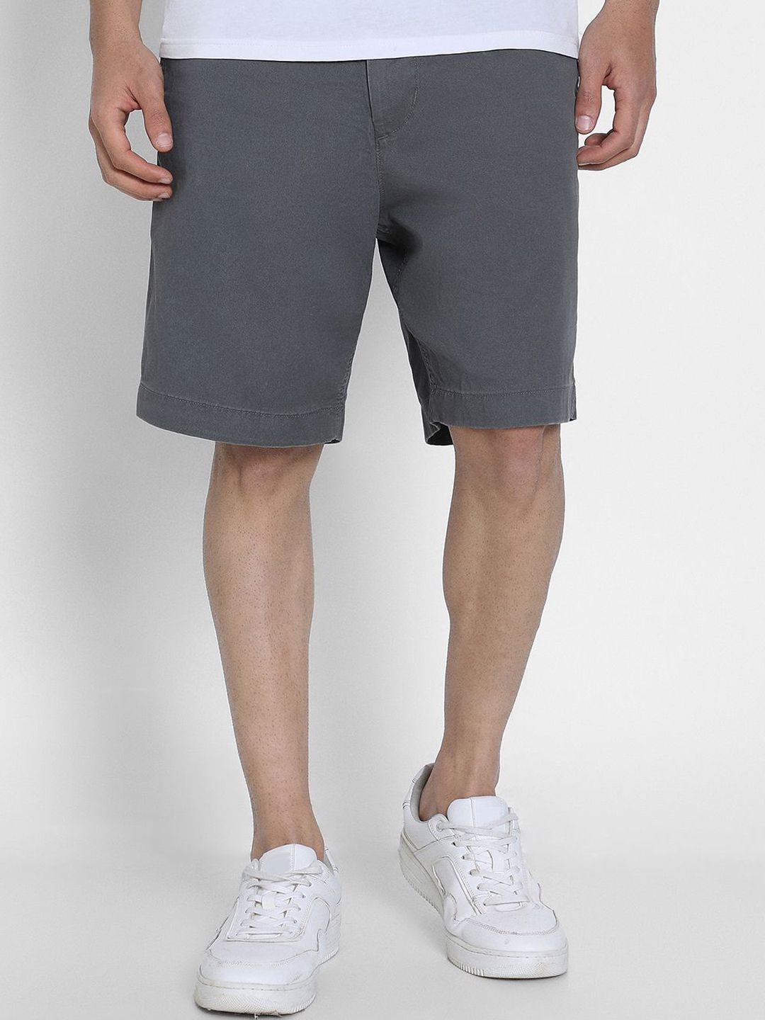 AMERICAN EAGLE OUTFITTERS Men Solid Mid-Rise Regular Shorts