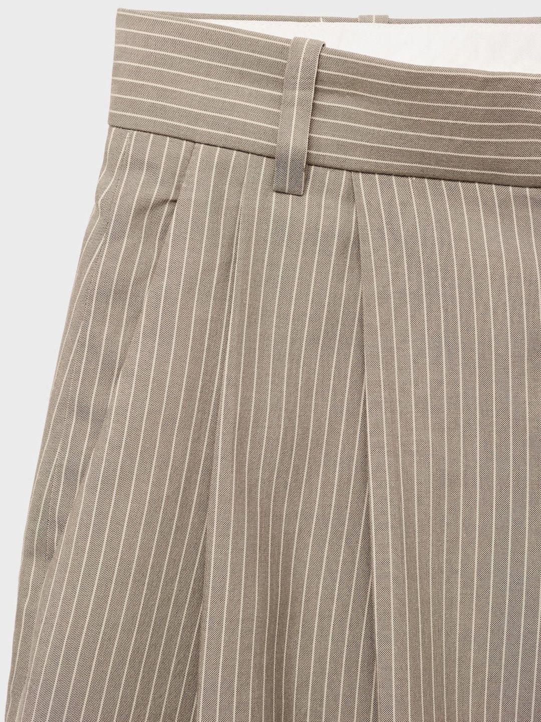 Pin Stripes Low-Rise Wide leg Fit Bermuda Shorts with Front-Pleats